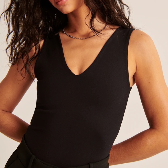 Double-Layered Seamless Fabric V-Neck Bodysuit - Picture 5 of 5